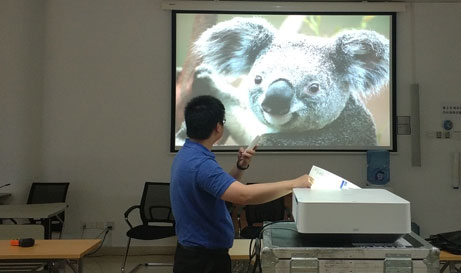 激光投影機和傳統燈泡投影機的區別