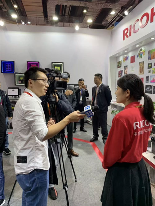 相繼接受浙江衛視新聞頻道采訪