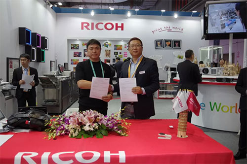 某大型印刷企業與理光簽訂了Pro-C7200X購買意向書